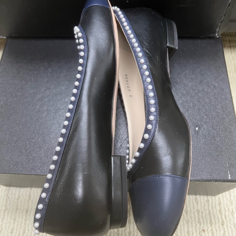 🔴Authentic CHANEL Women's Black & Navy Leather Ballet Flats with Pearl🔴 - Picture 8 of 9